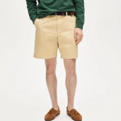 8" Classic chino short