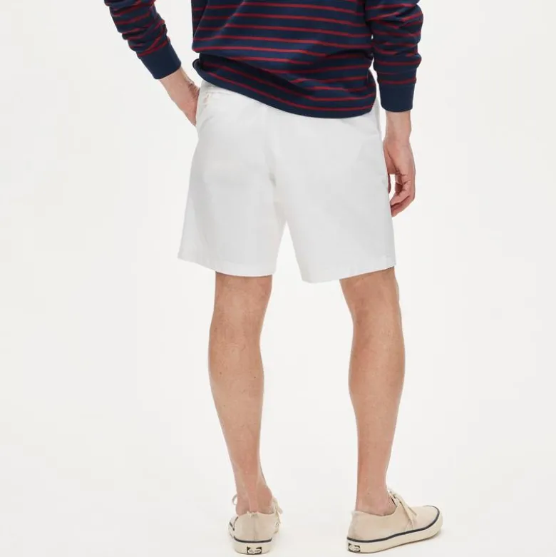 8" Classic chino short