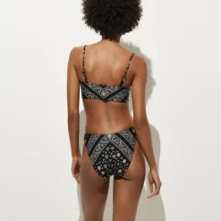 Bandeau bikini top in bandana-print Classic Sculpt™