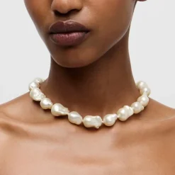 Baroque pearl necklace