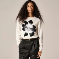 Brushed cashmere crewneck sweater with intarsia floral