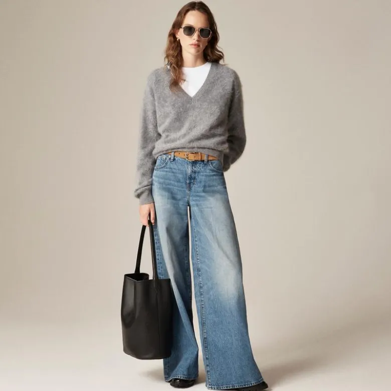 Brushed cashmere V-neck sweater