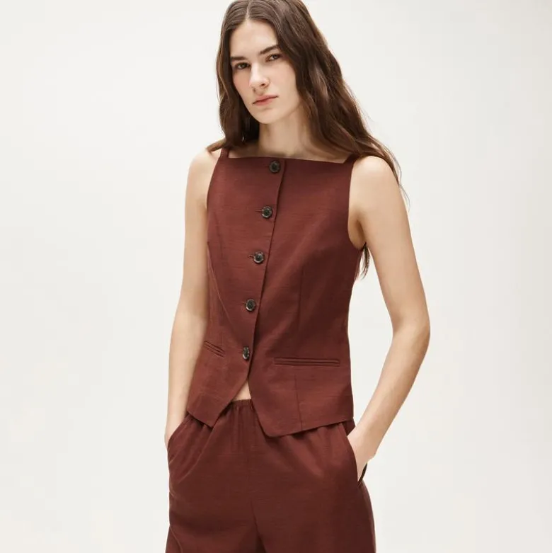 Button-up cutaway tank top in Gramercy linen blend