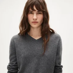 Cashmere high V-neck sweater