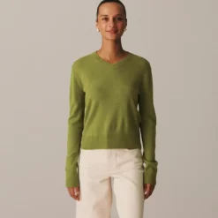 Cashmere high V-neck sweater