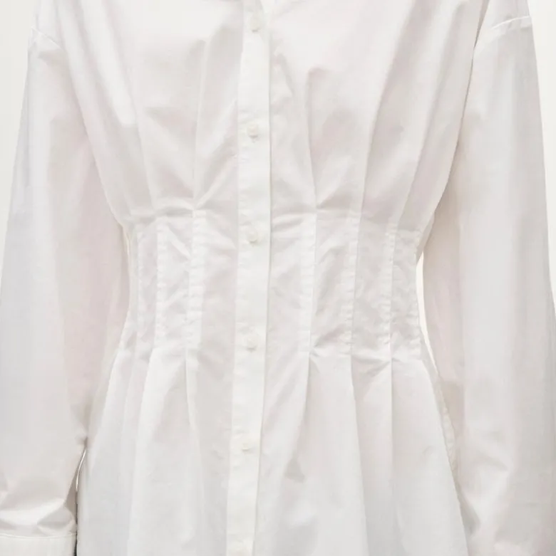 Cinched-waist shirt in cotton poplin