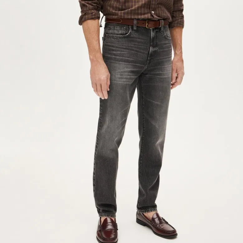 Classic Straight jean in faded black wash