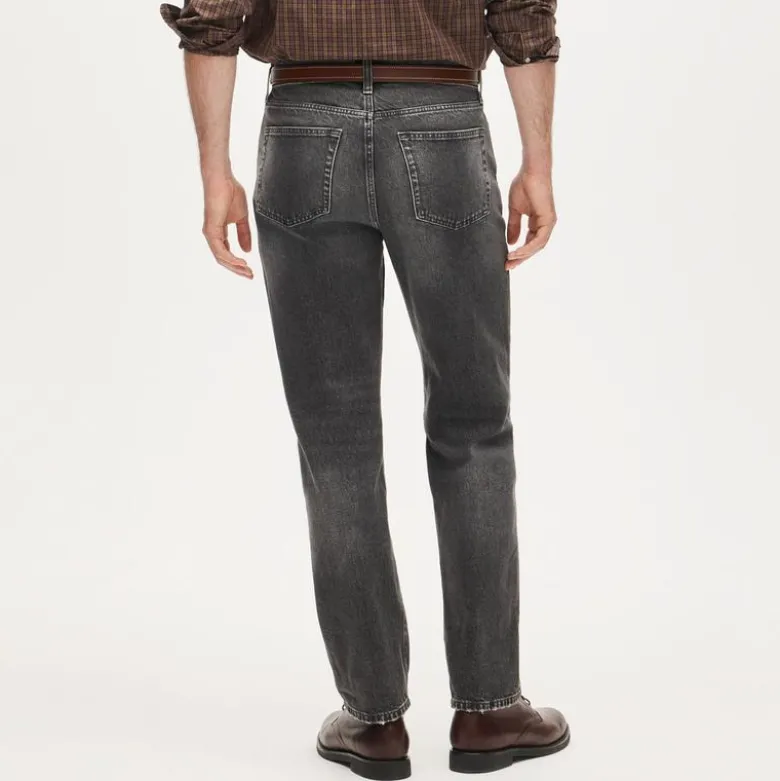 Classic Straight jean in faded black wash
