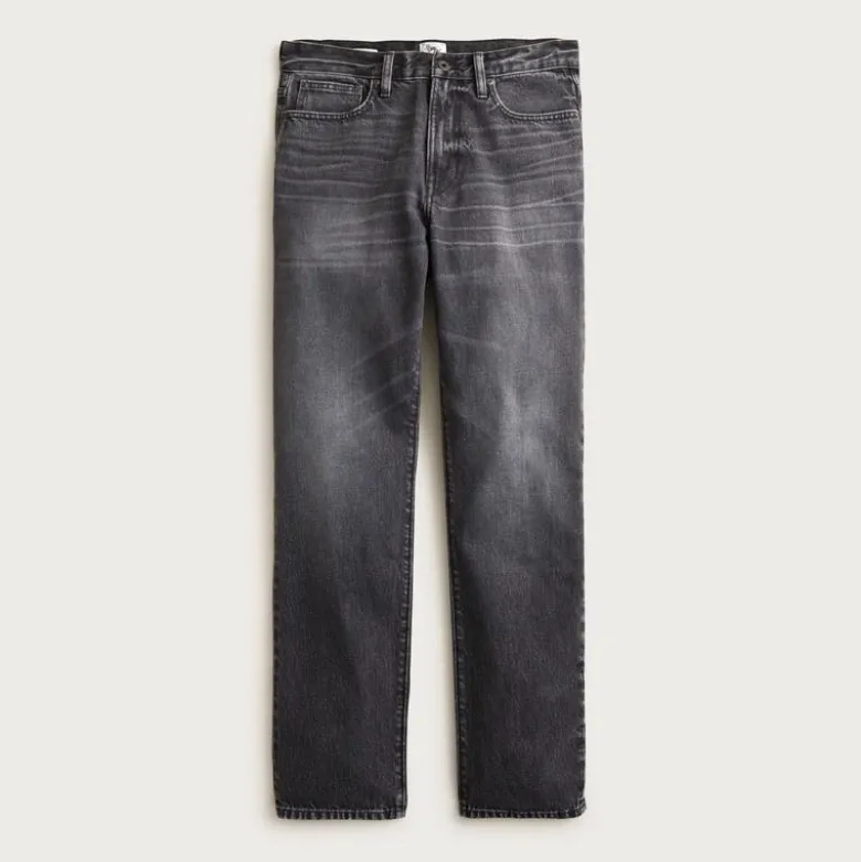 Classic Straight jean in faded black wash