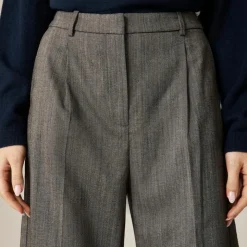 Essential wide-leg pant in Italian studio wool blend