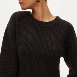 Fitted-waist crewneck sweater in ribbed merino wool