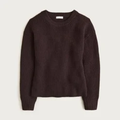 Fitted-waist crewneck sweater in ribbed merino wool