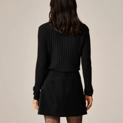 Flap-pocket mini skirt in velvet