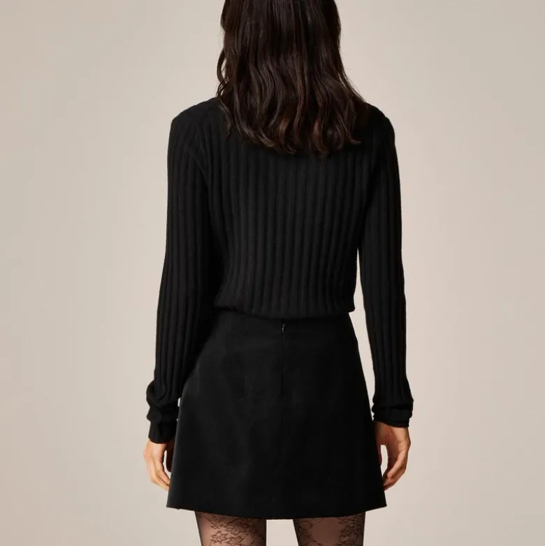 Flap-pocket mini skirt in velvet