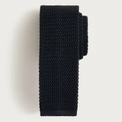 Hand-finished Italian silk knit tie