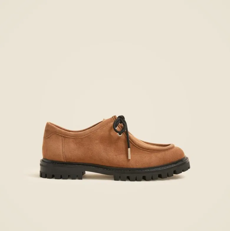 Lace-up oxford shoes in suede
