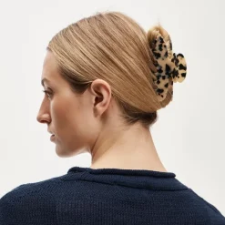 Large claw hair clip in tortoise