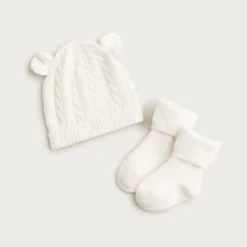 Limited-edition baby cashmere beanie and booties set