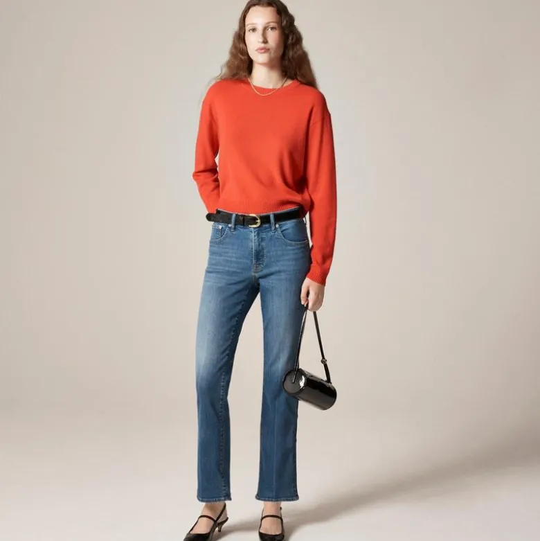 Mid-rise cropped kickout jean