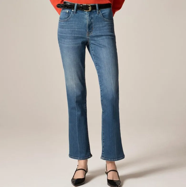 Mid-rise cropped kickout jean