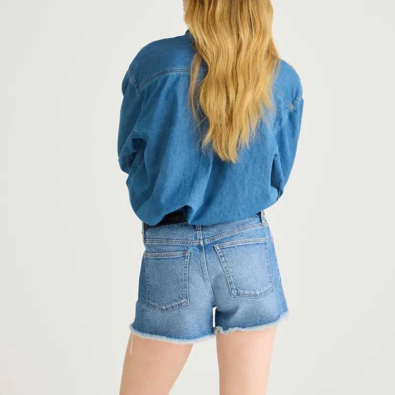 Mid-rise denim short in Lakeshore wash