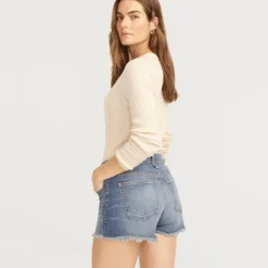 Mid-rise denim short in Squash wash