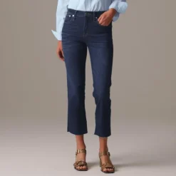 Mid-rise kickout jean