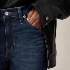 Mid-rise kickout jean