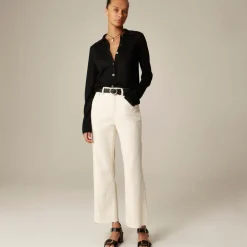 Mid-rise relaxed kickout jean