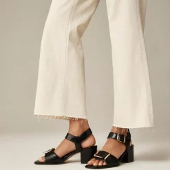 Mid-rise relaxed kickout jean