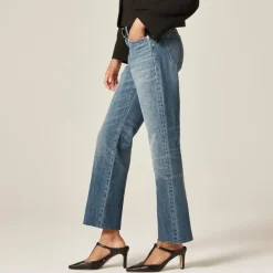 Nipped straight jean in rigid