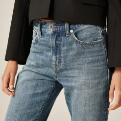 Nipped straight jean in rigid