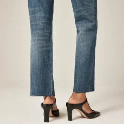 Nipped straight jean in rigid