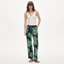 Petite Charley kickout cropped jean in pineapple garden print
