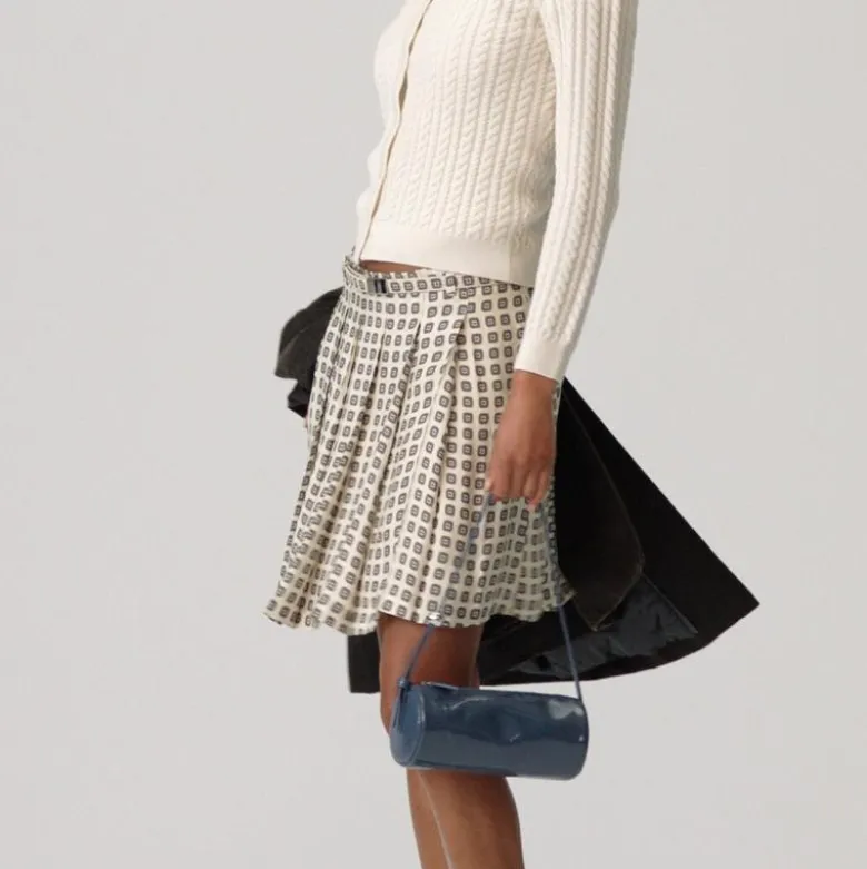 Pleated prep skirt in foulard print