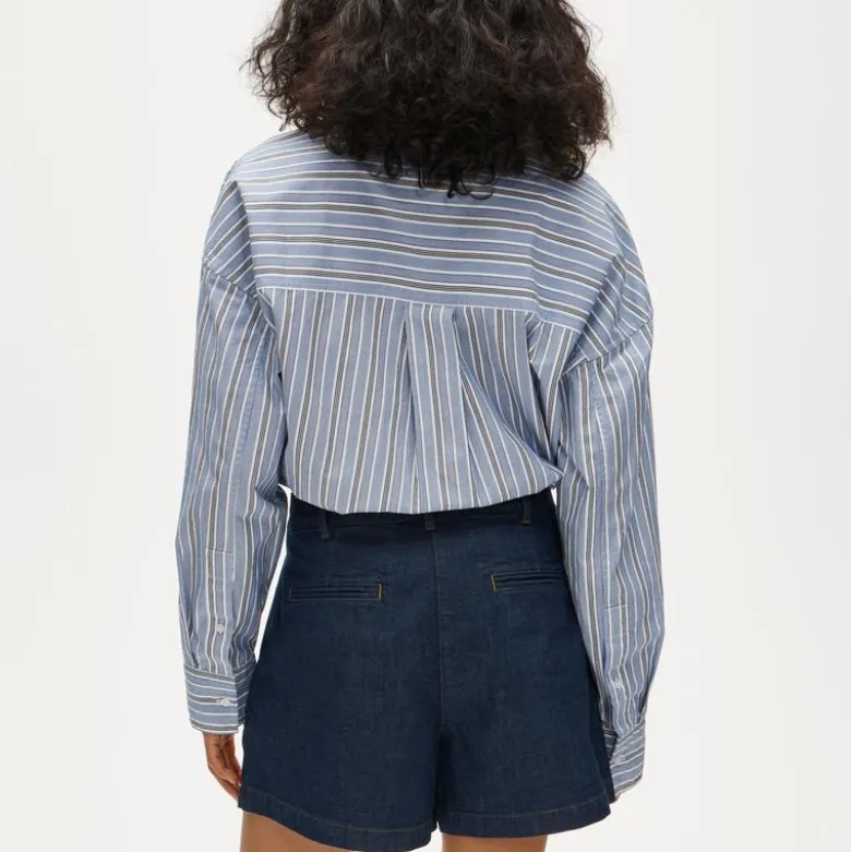 Pleated short in drapey denim