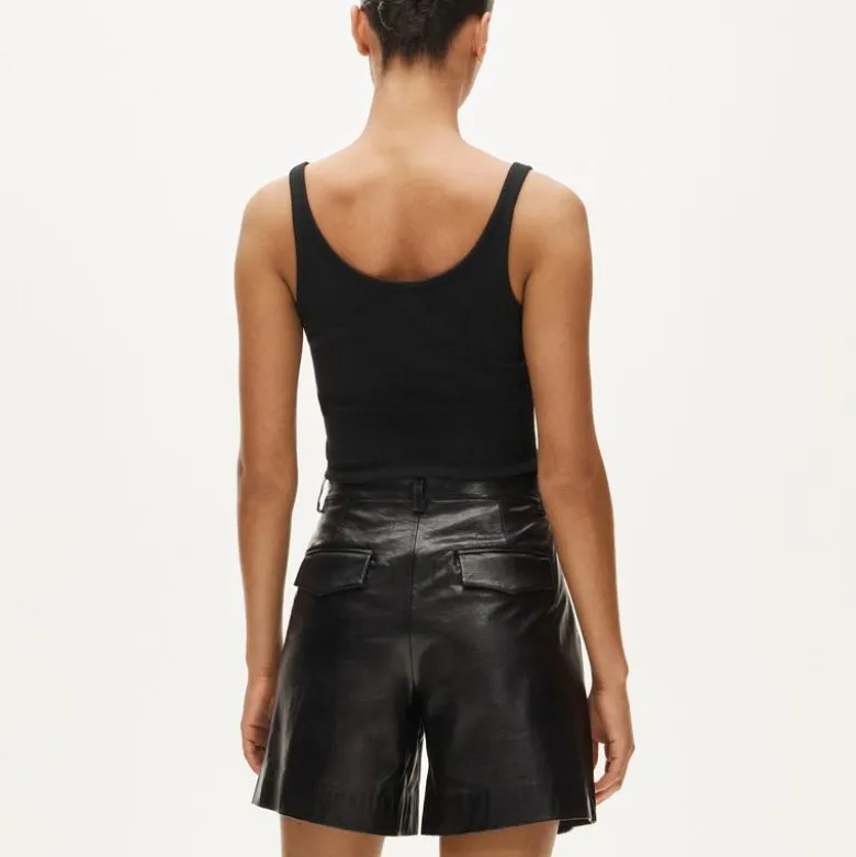 Pleated trouser short in leather