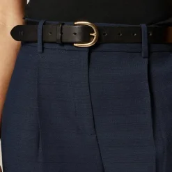 Pleated trouser short in luster canvas