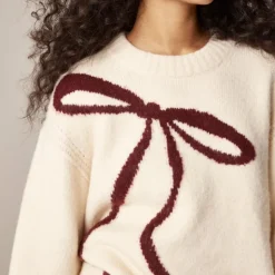 Relaxed crewneck pullover in bow print
