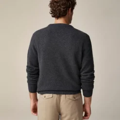 Relaxed midweight cashmere V-neck sweater