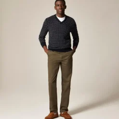 Relaxed midweight cashmere V-neck sweater in jacquard dot