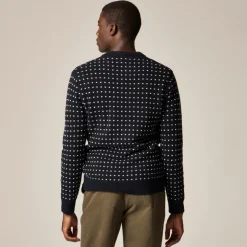 Relaxed midweight cashmere V-neck sweater in jacquard dot