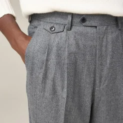 Relaxed-fit single-pleat trouser in Italian wool flannel
