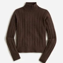 Ribbed mockneck sweater in Supersoft yarn