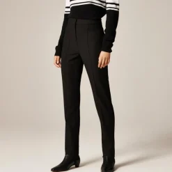 Stirrup pant in four-season stretch