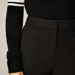 Stirrup pant in four-season stretch