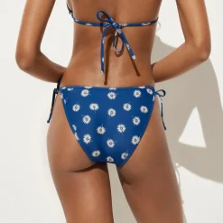String bikini bottom in daisy print