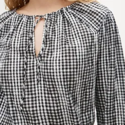 Tie-front popover top in gingham seersucker