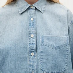 Étienne cropped button-up shirt in chambray